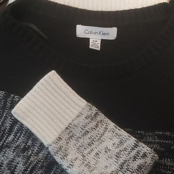 Ladies size S long knit sweater - Picture 3 of 3